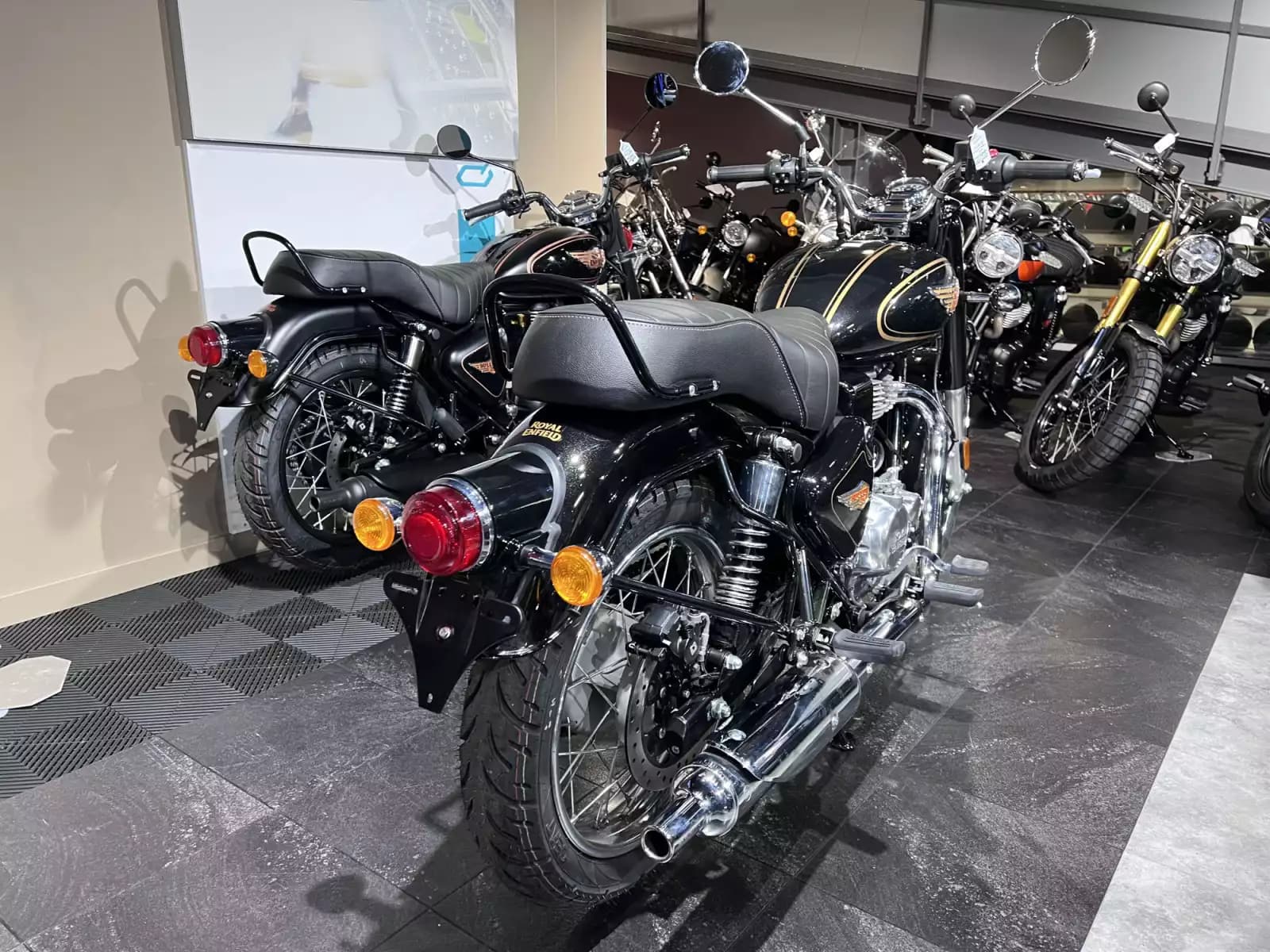 Royal Enfield Bullet 350 Black - Photo 1