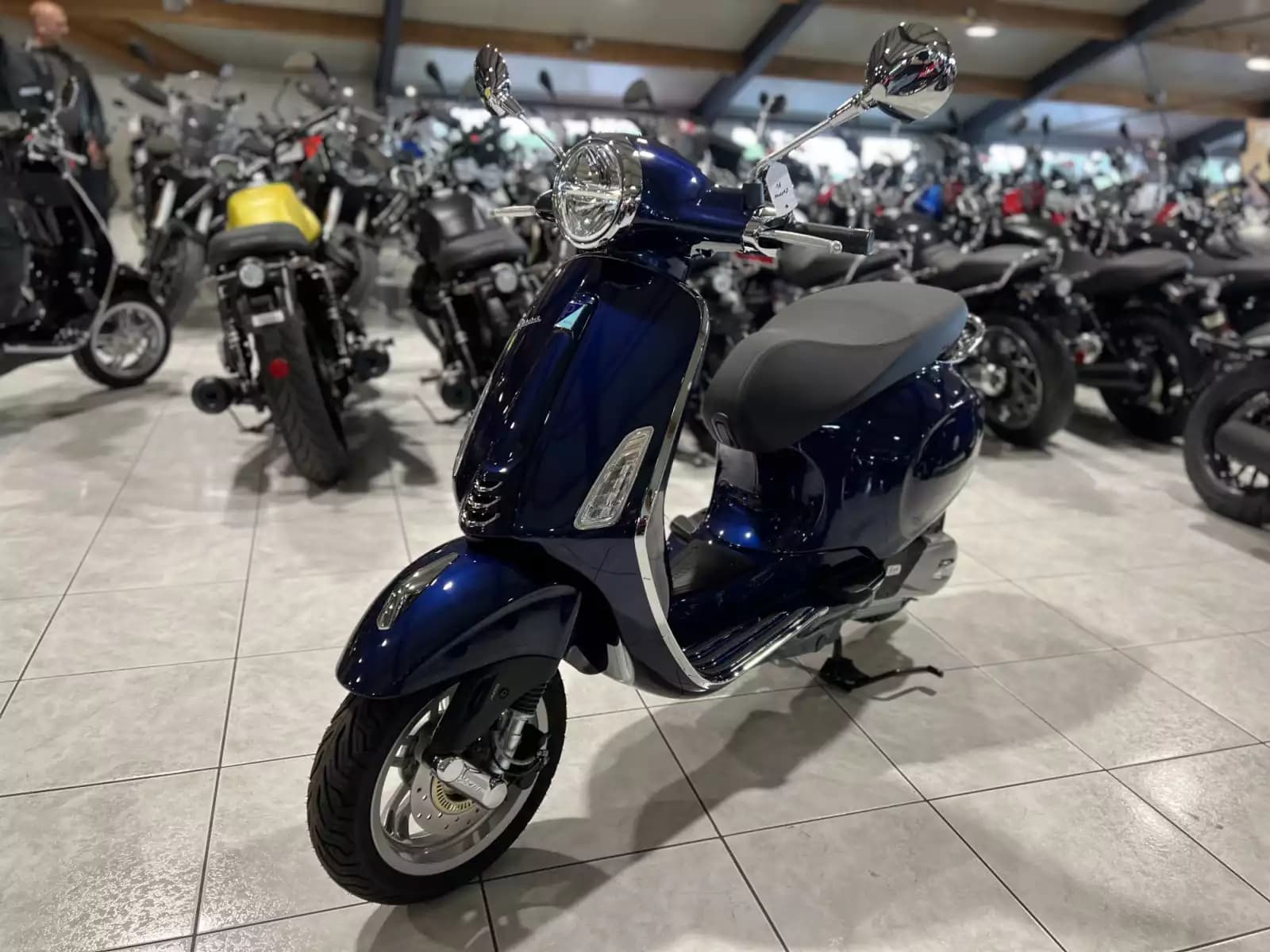 Vespa Primavera 125 - Photo 1