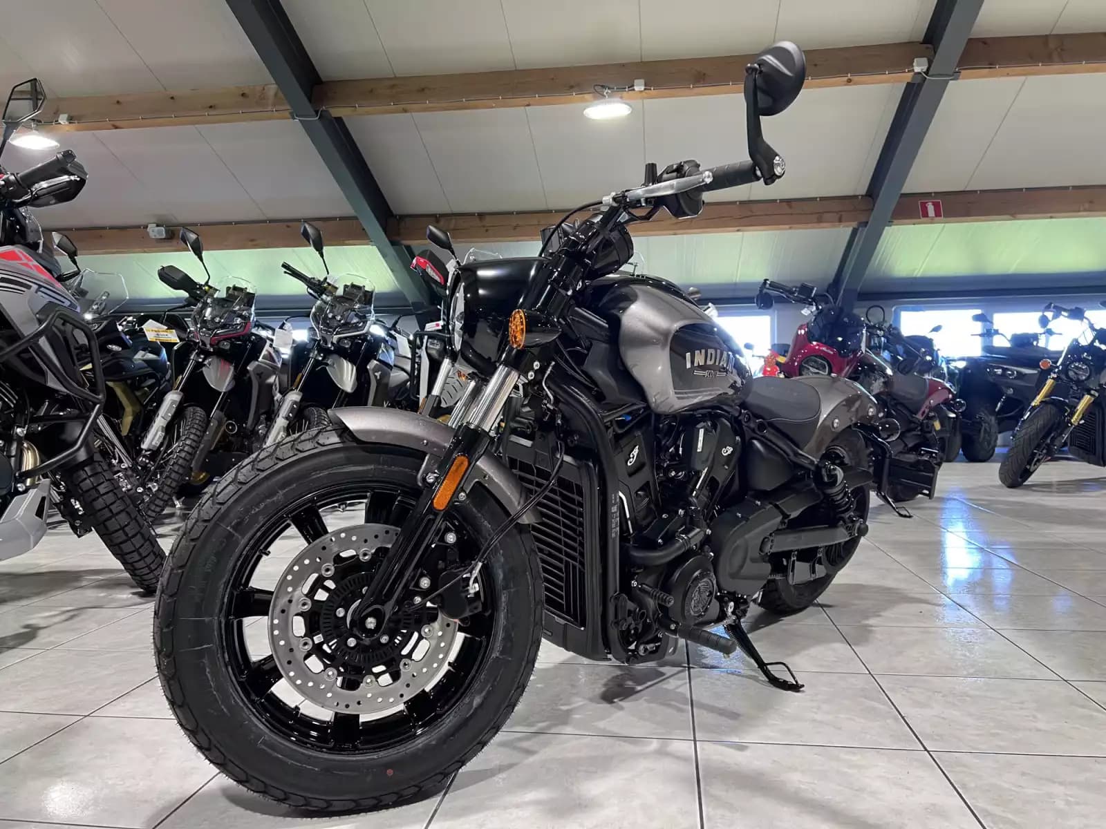 Indian Scout Bobber Ltd + Tech Heavy Metal - Photo 1
