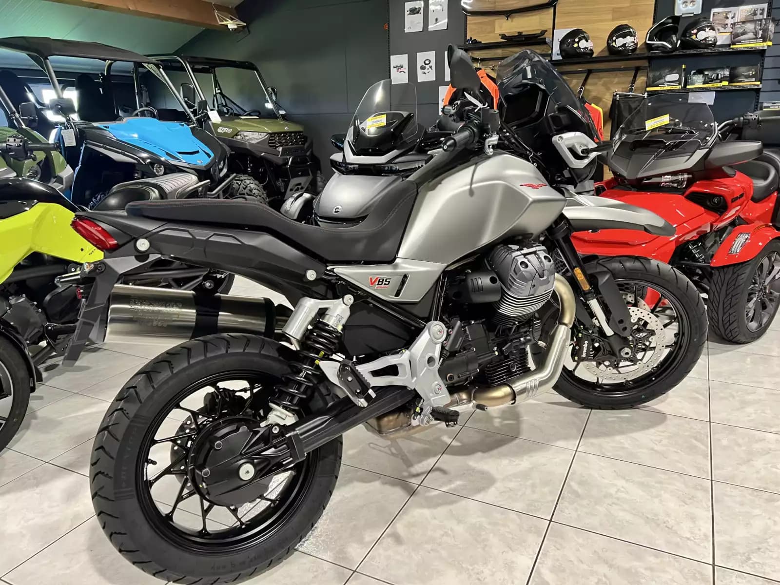 Moto Guzzi V 85 TT Strada - Photo 1