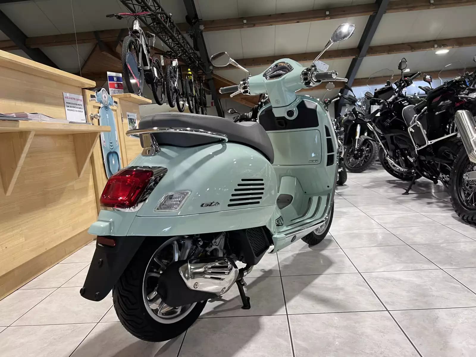 Vespa GTS 125 Classica - Photo 1