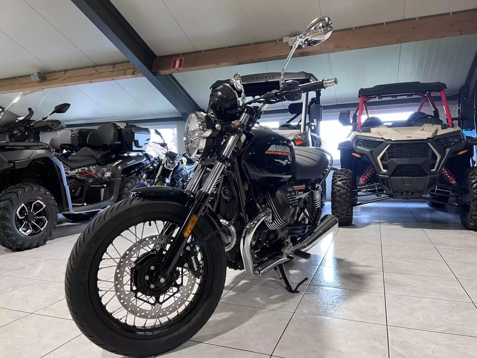 Moto Guzzi V 7 SPECIAL - Photo 1