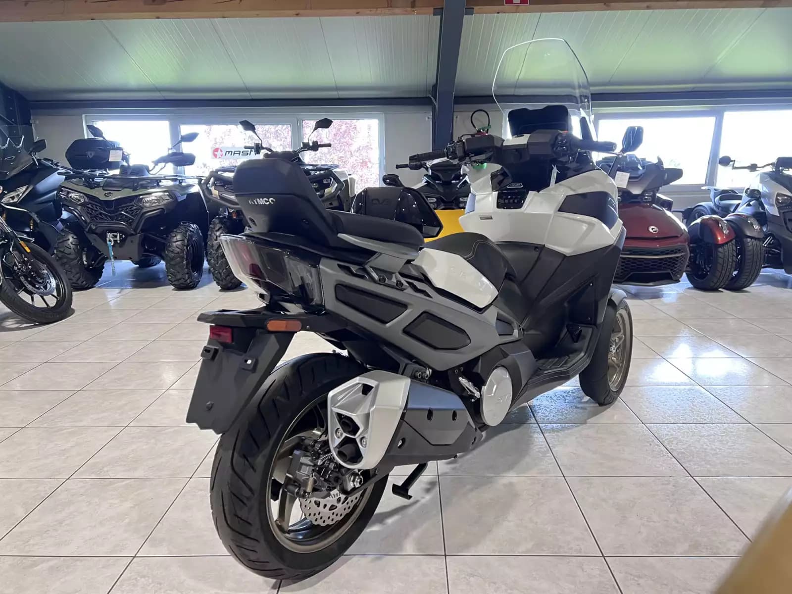 Kymco CV3 575 - Photo 1