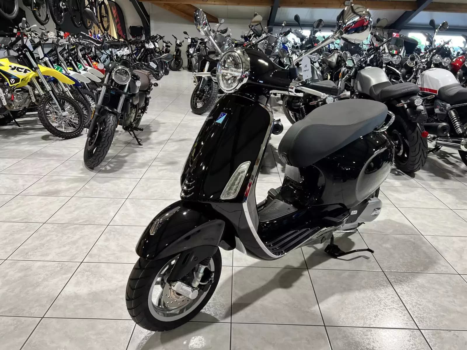 Vespa Primavera 125 E5 + - Photo 1
