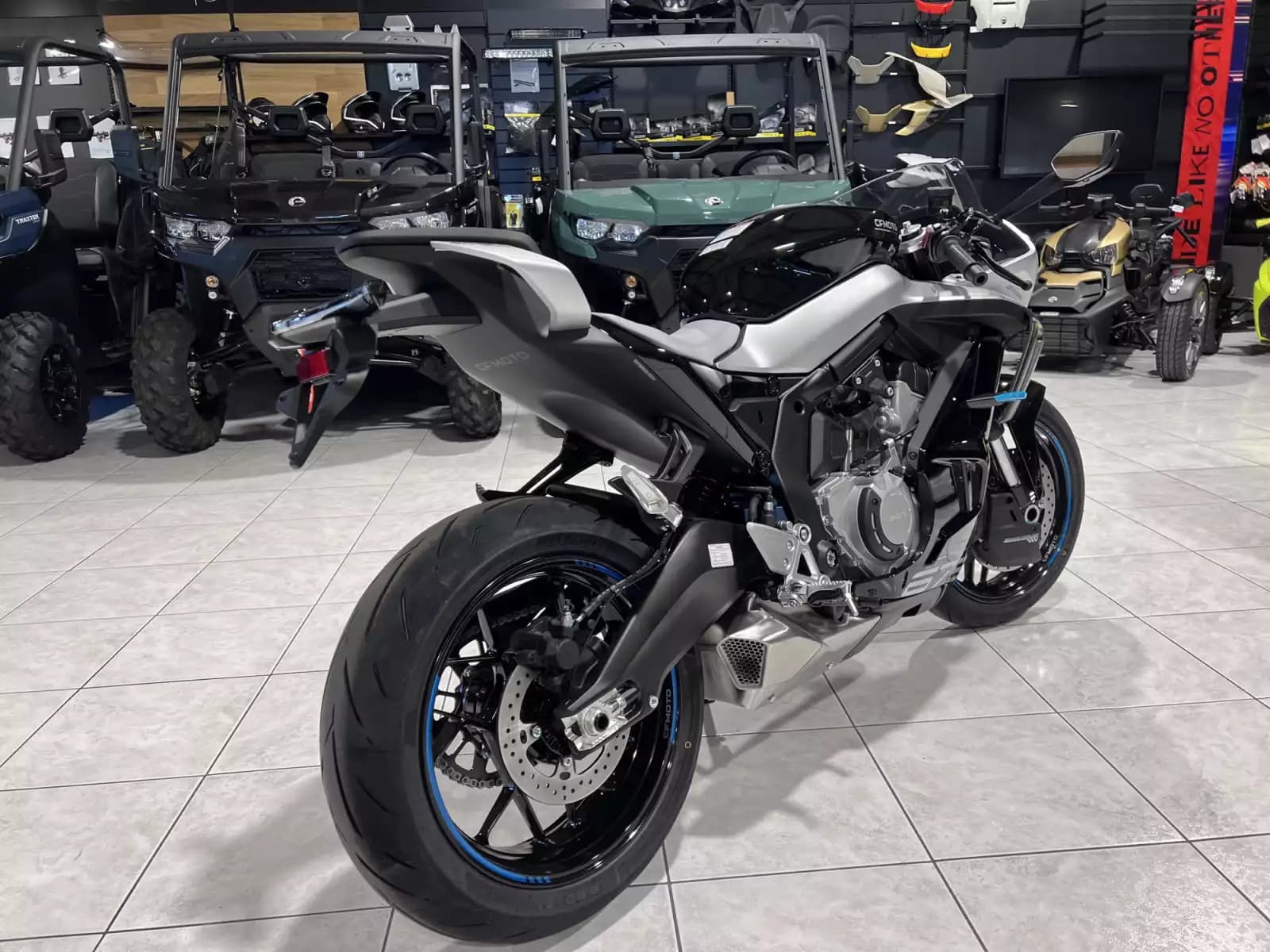 CF Moto 675 SR-R - Photo 1