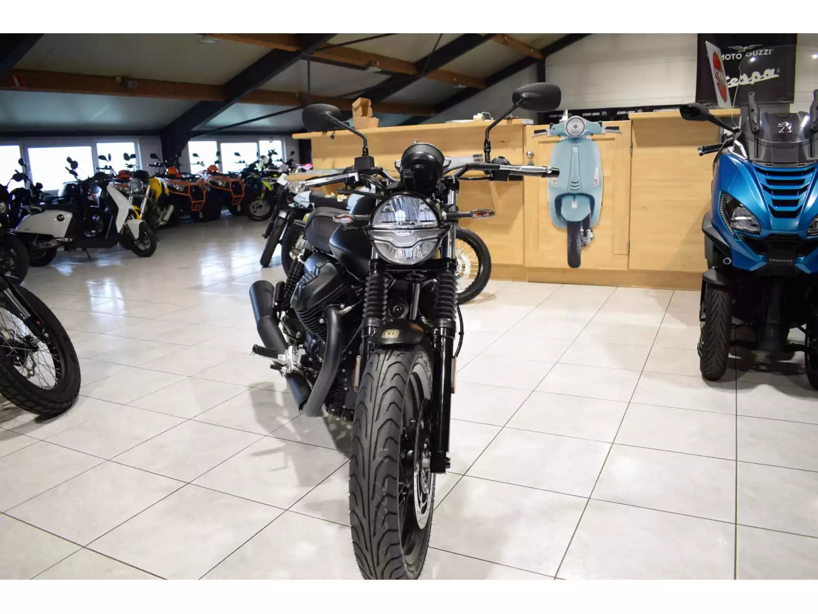 Moto Guzzi V 7 STONE - Photo 1