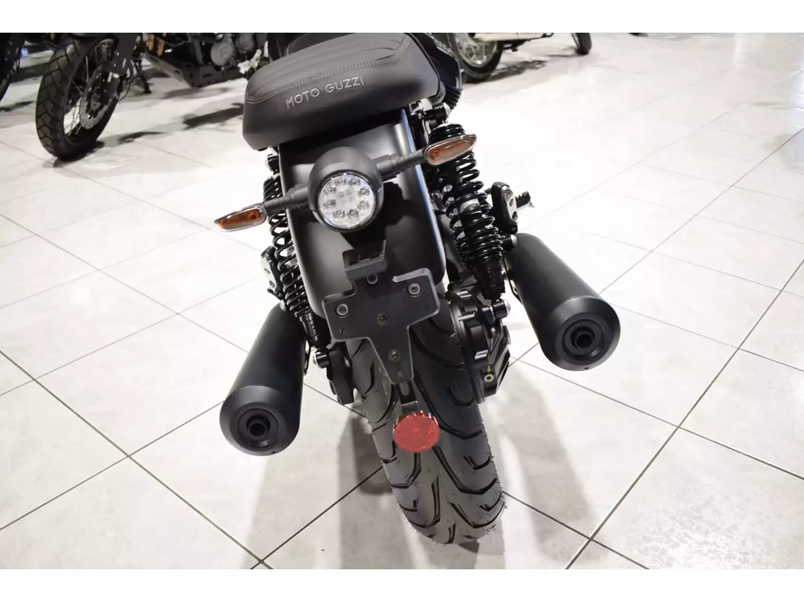 Moto Guzzi V 7 STONE - Photo 1