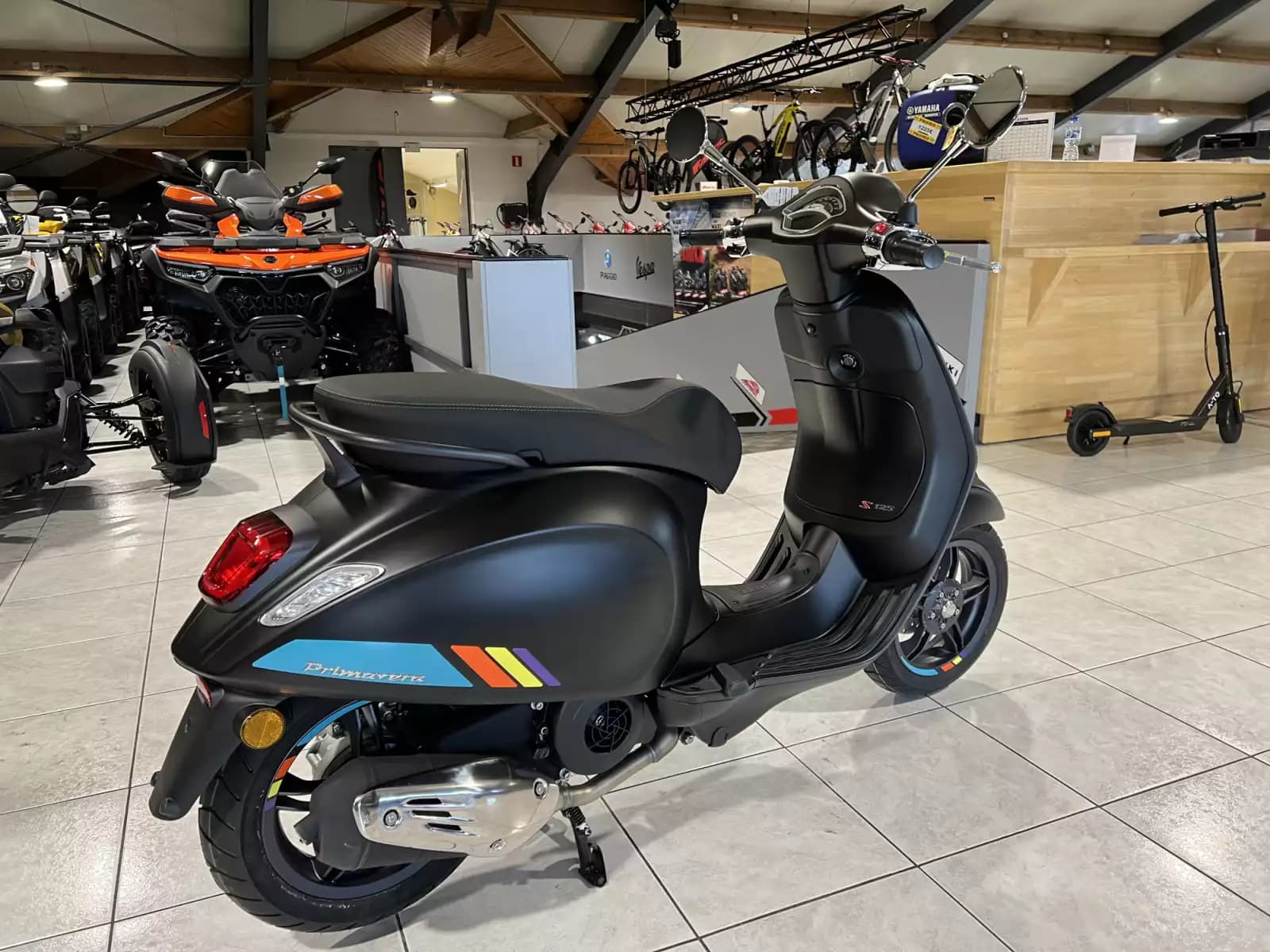 Vespa Primavera 125 S - Photo 1