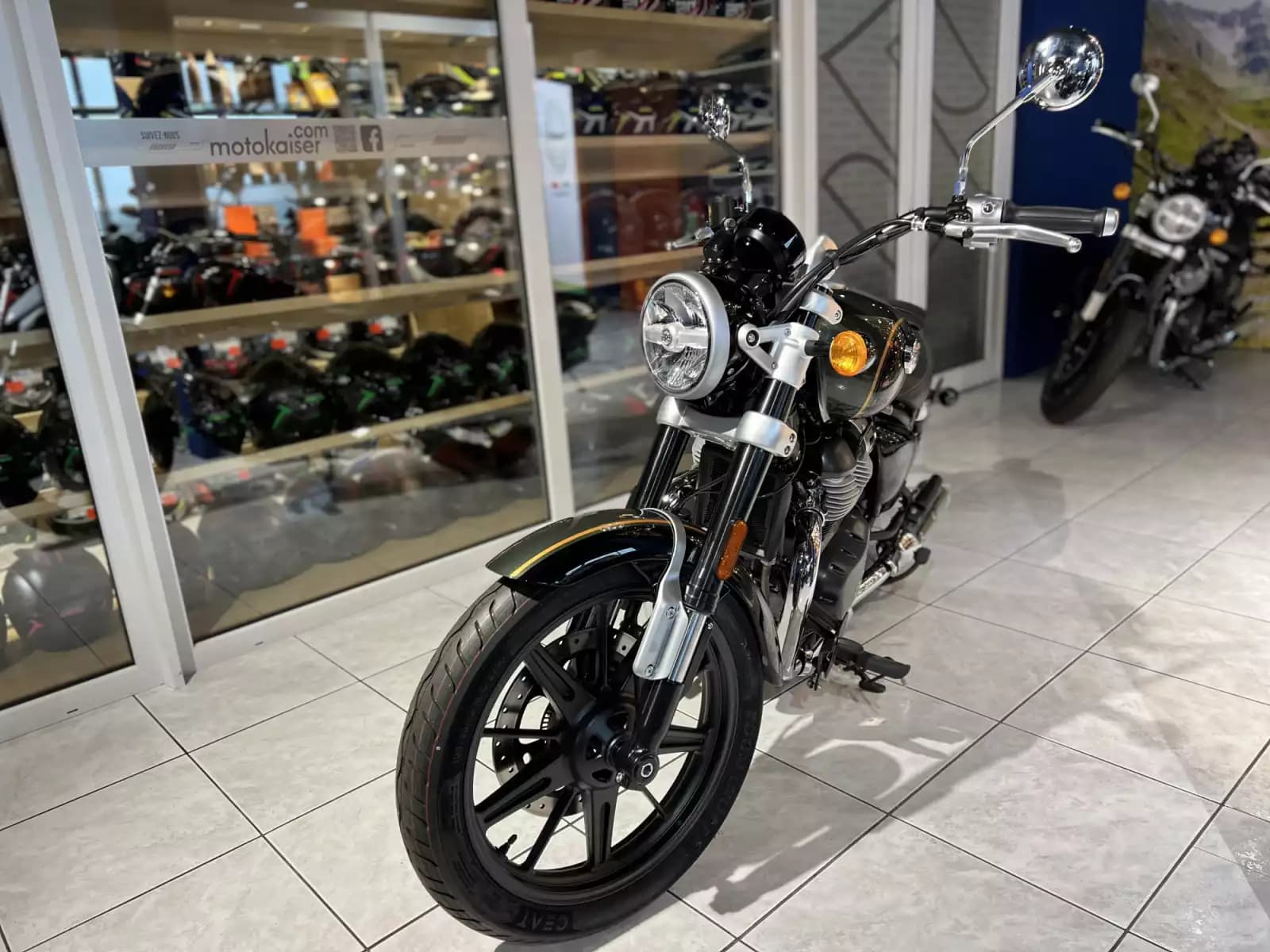 Royal Enfield Super Meteor 650 Vert Interstellaire - Photo 1