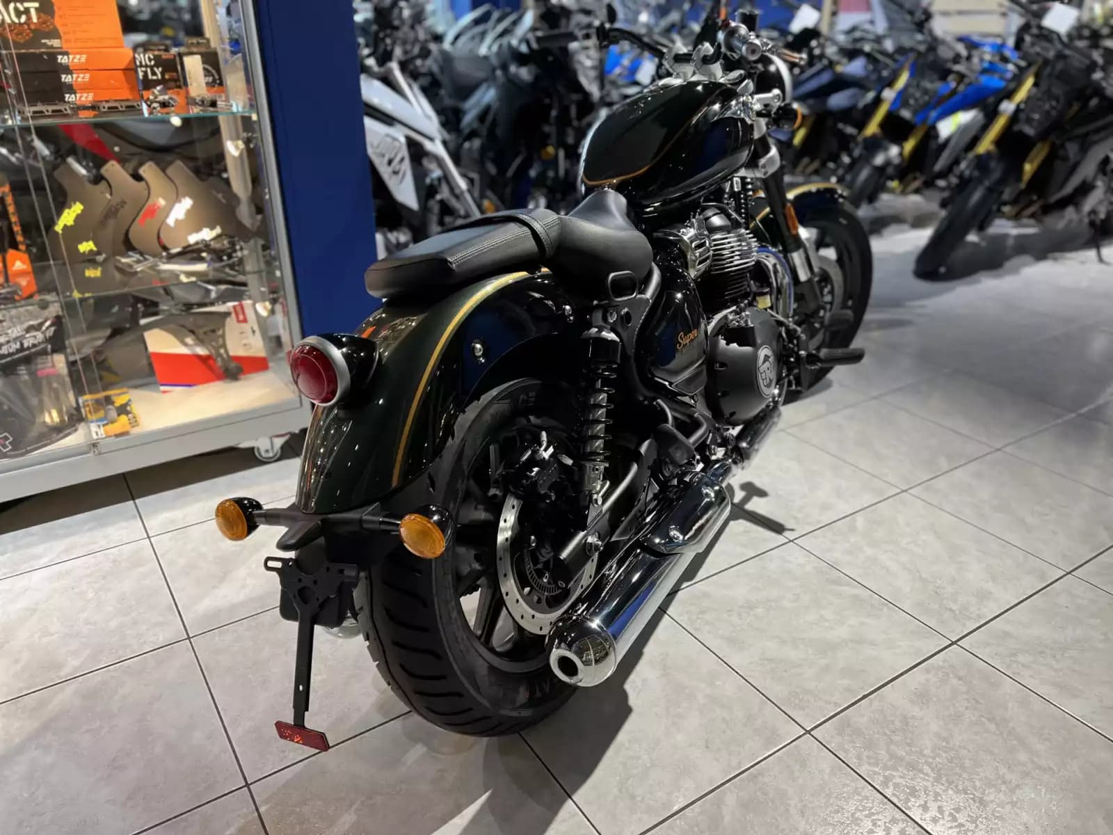 Royal Enfield Super Meteor 650 Vert Interstellaire - Photo 1