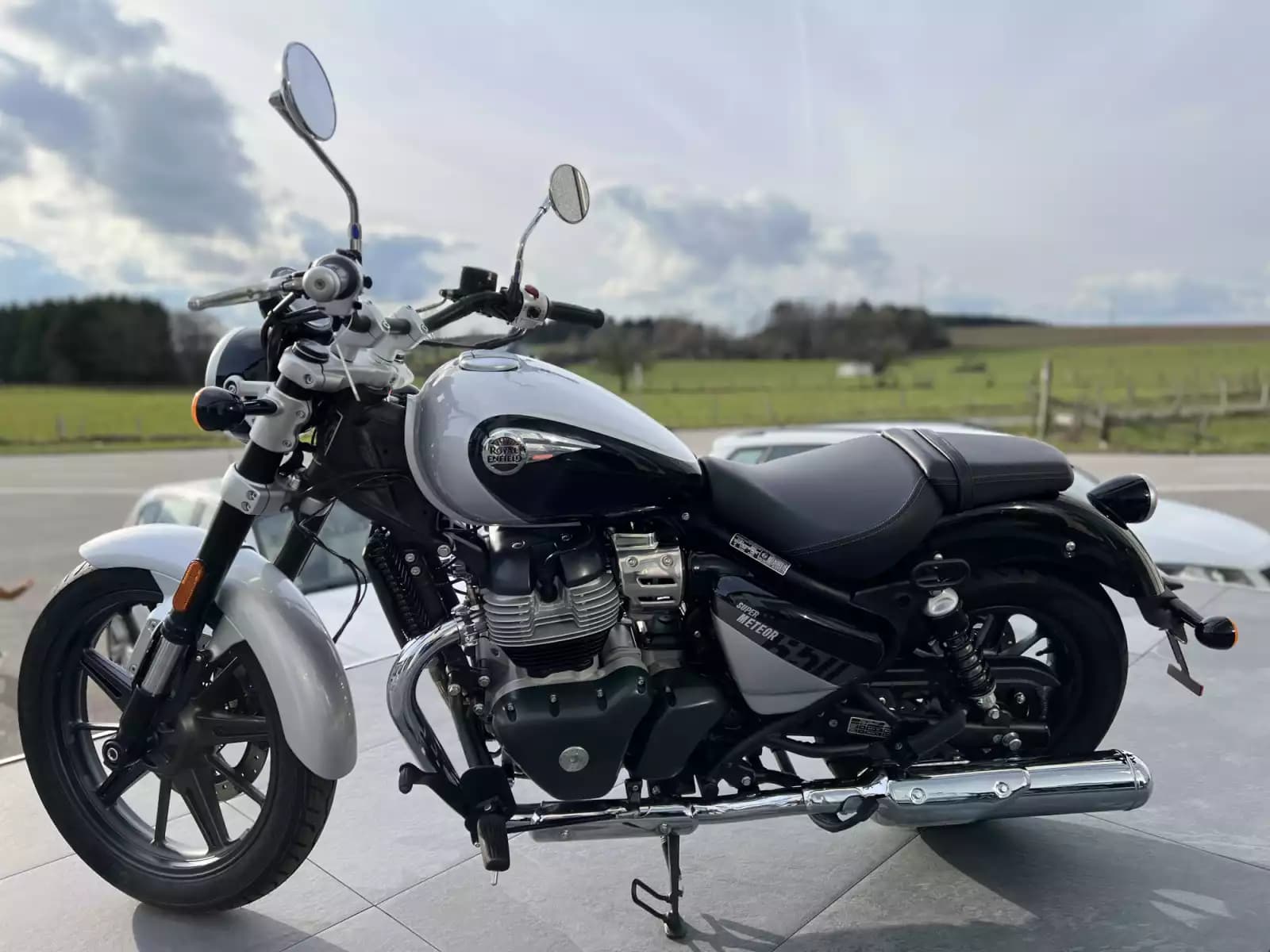 Royal Enfield Super Meteor 650 Gris Interstellaire - Photo 1