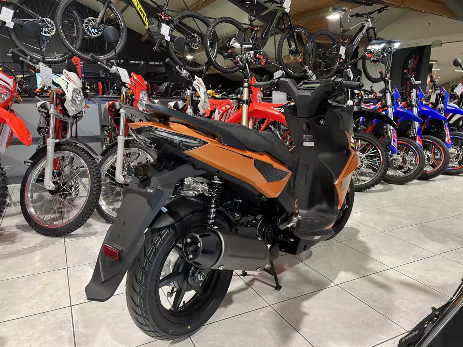 Kymco Super 8 R - Photo 1