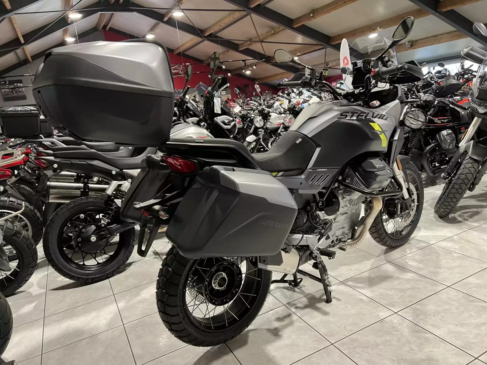 Moto Guzzi Stelvio PFF Rider Assistance Solution 1000 - Photo 1