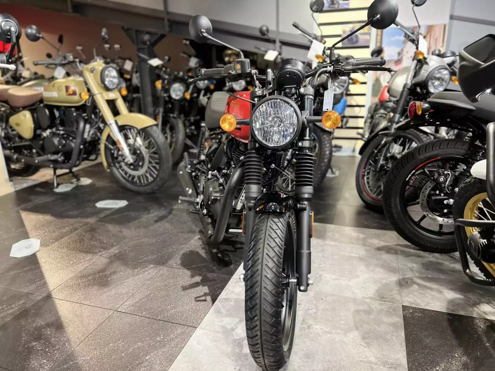 Royal Enfield Hunter 350 REBEL RED - Photo 1