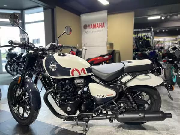 Royal Enfield Shotgun 650 stencil white - Photo 3