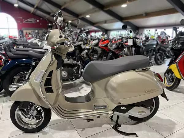 Vespa GTS 125 Classica - Photo 3