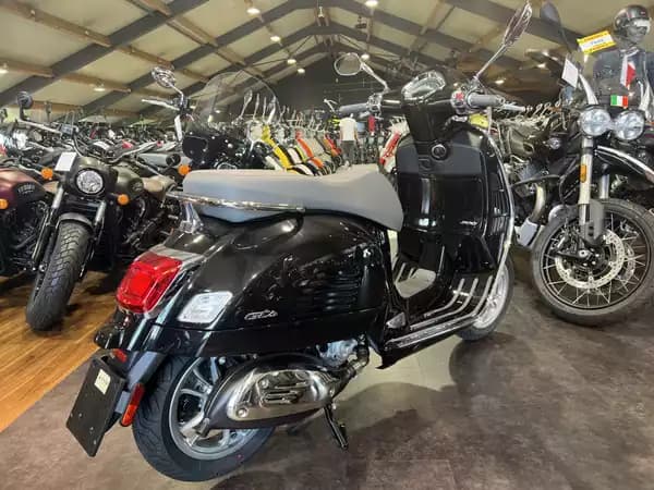 Vespa GTS 310 Classica - Photo 2