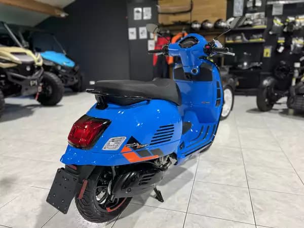 Vespa GTS Super Sport 125 - Photo 2