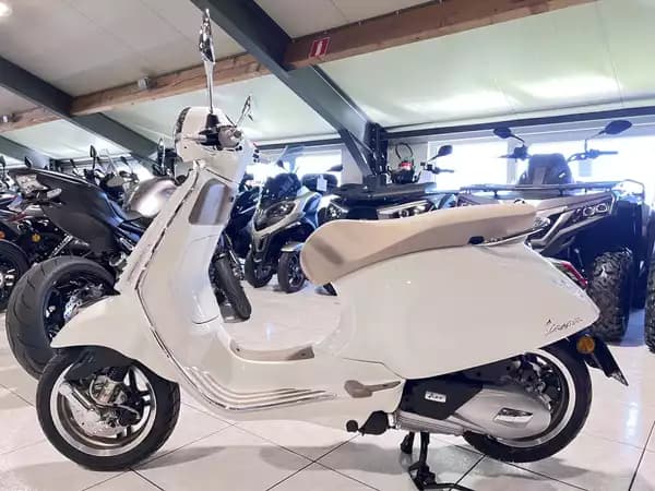 Vespa Primavera 125 S - Photo 3