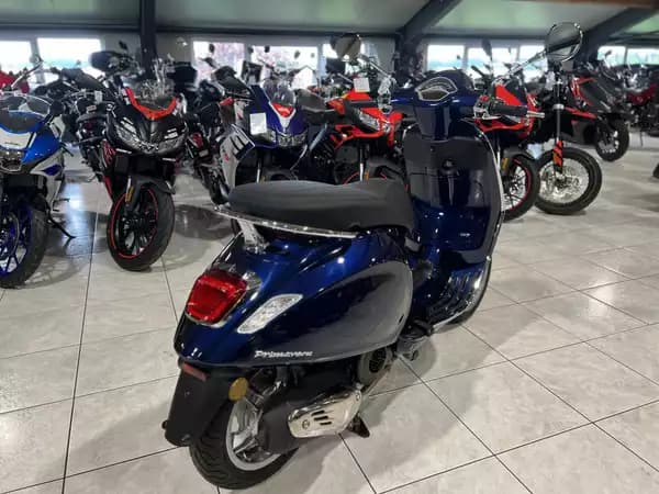 Vespa Primavera 125 - Photo 2