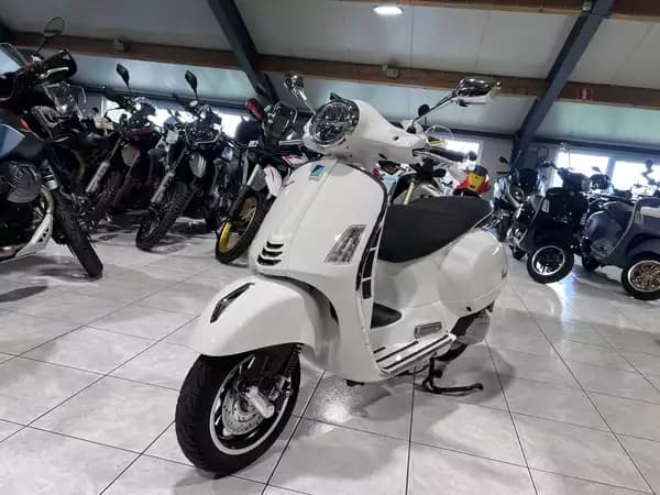 Vespa GTS Super Sport 310 - Photo 2