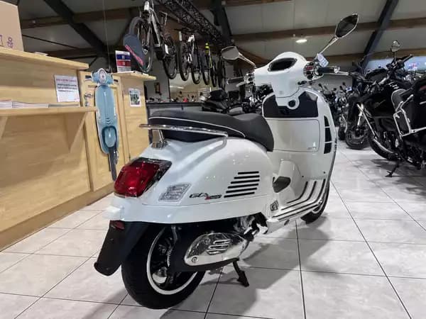 Vespa GTS Super Sport 310 - Photo 2