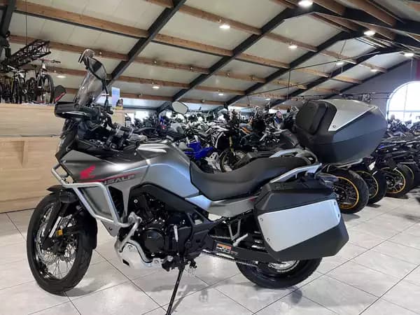 Honda Transalp 750 - Photo 3