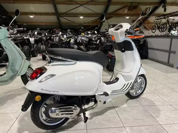 Vespa Primavera 50 - Photo 2