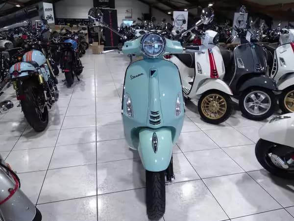 Vespa Primavera 50 VERT MENTHE - Photo 2