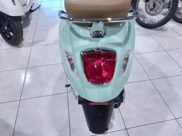 Vespa Primavera 50 VERT MENTHE - Photo 2