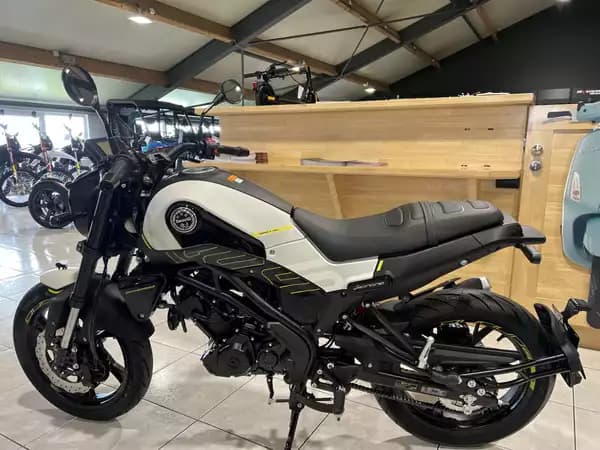 Benelli Leoncino 125 - Photo 2