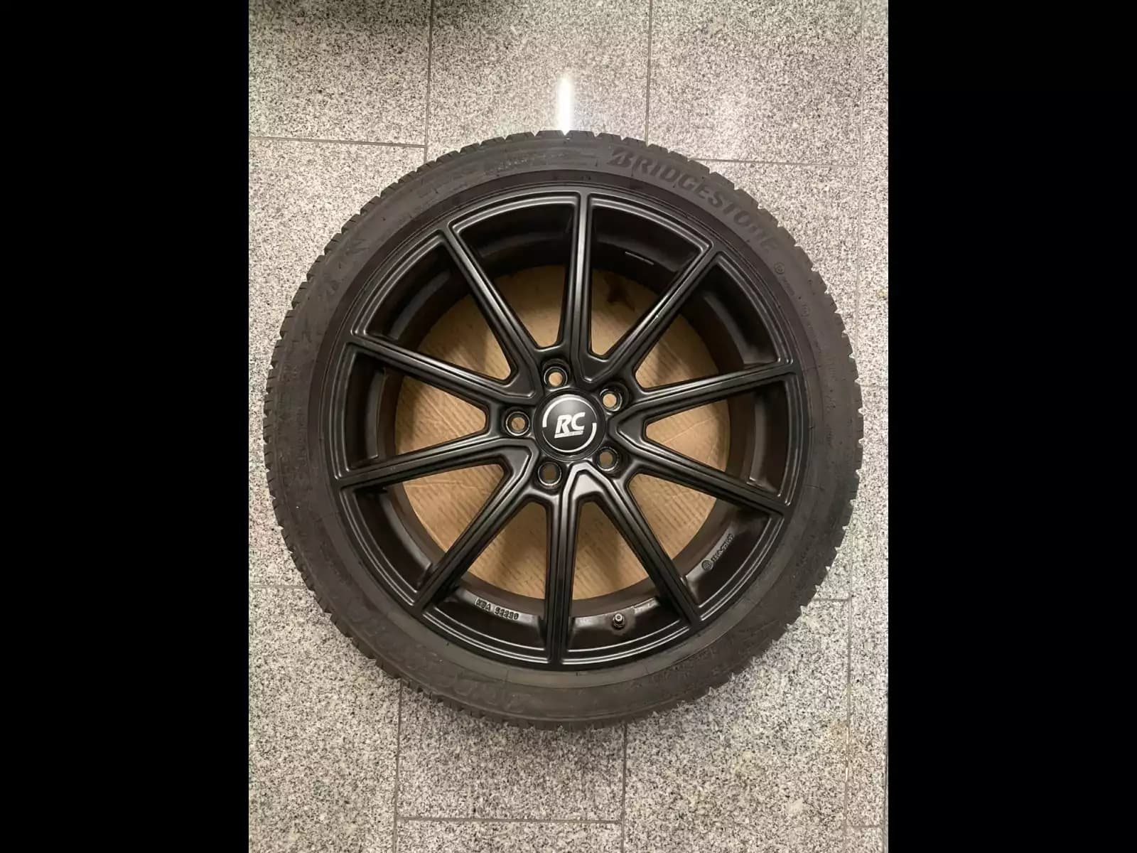 Jantes alu + Pneus hiver 18 215/45 R18 93V - Photo 1