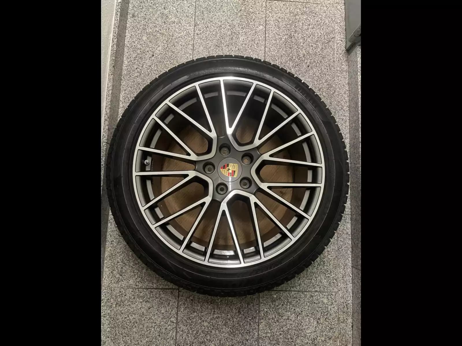 Jantes alu + Pneus hiver 21 305/35 R21 109V - Photo 1