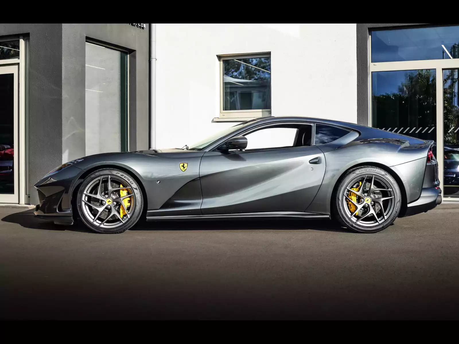 Ferrari 812 Superfast 6.5 V12 - Photo 1