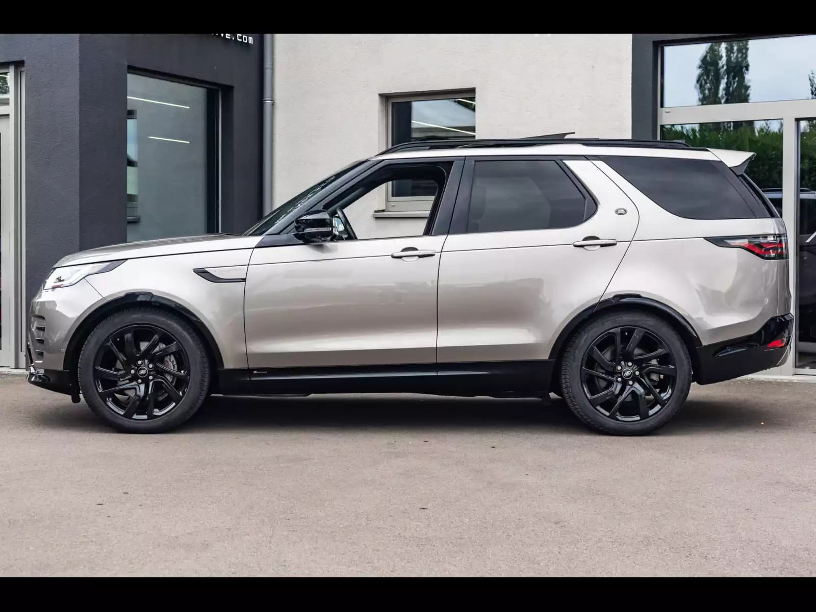 Land Rover Discovery 3.0 D250 MHEV AWD R-DYNAMIC HSE - Photo 1