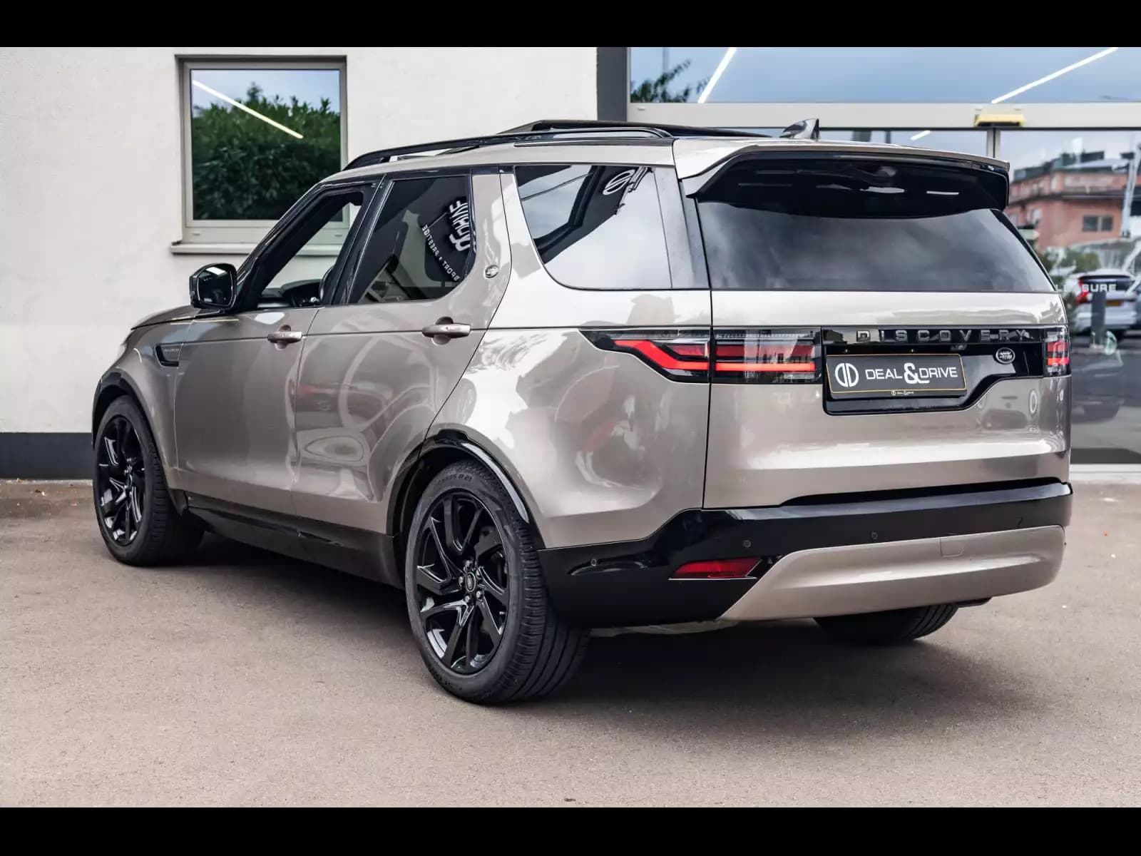 Land Rover Discovery 3.0 D250 MHEV AWD R-DYNAMIC HSE - Photo 1
