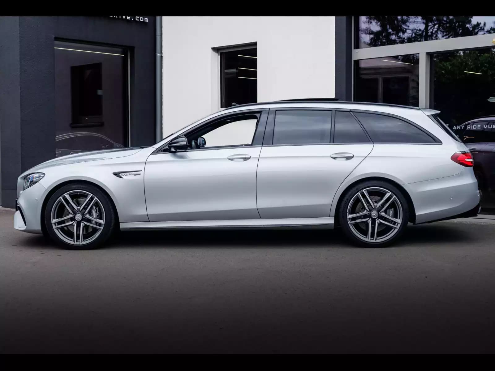 Mercedes-Benz E 63 AMG T-MODELL 4MATIC+ - Photo 1