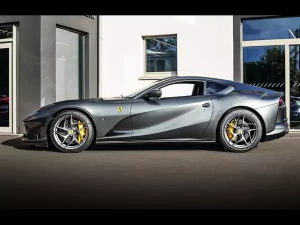 Ferrari 812 Superfast 6.5 V12 - Photo 2