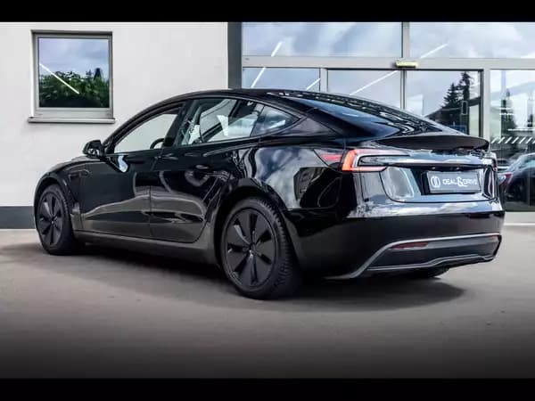 Tesla Model 3 HIGHLAND PREMIUM RWD - Photo 2