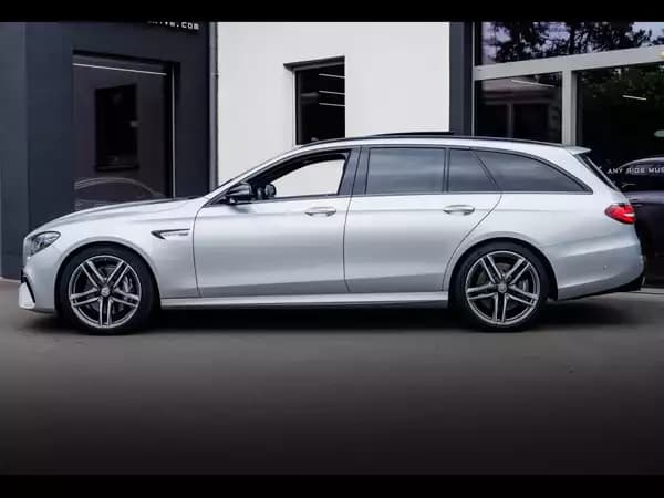Mercedes-Benz E 63 AMG T-MODELL 4MATIC+ - Photo 2