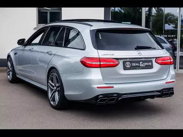 Mercedes-Benz E 63 AMG T-MODELL 4MATIC+ - Photo 2
