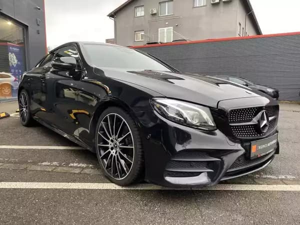 Mercedes-Benz E 220 d Coupé AMG Line - Photo 3