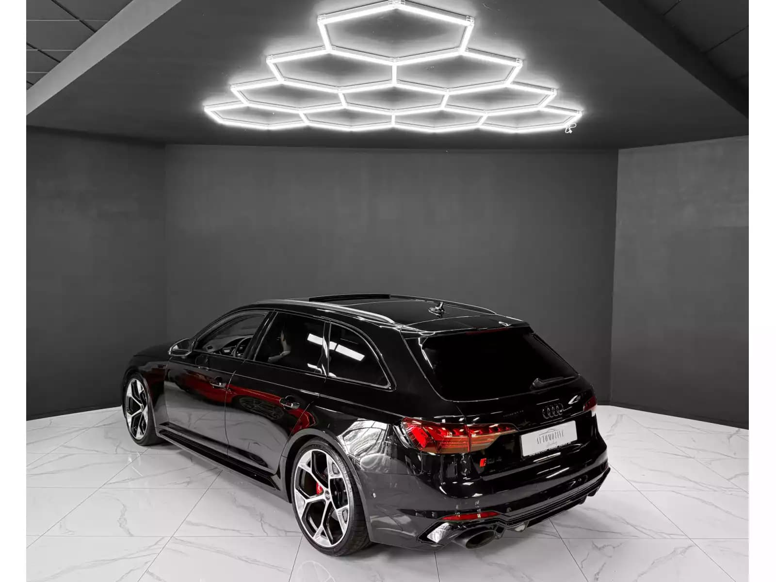 Audi RS4 COMPETITION - Photo 1