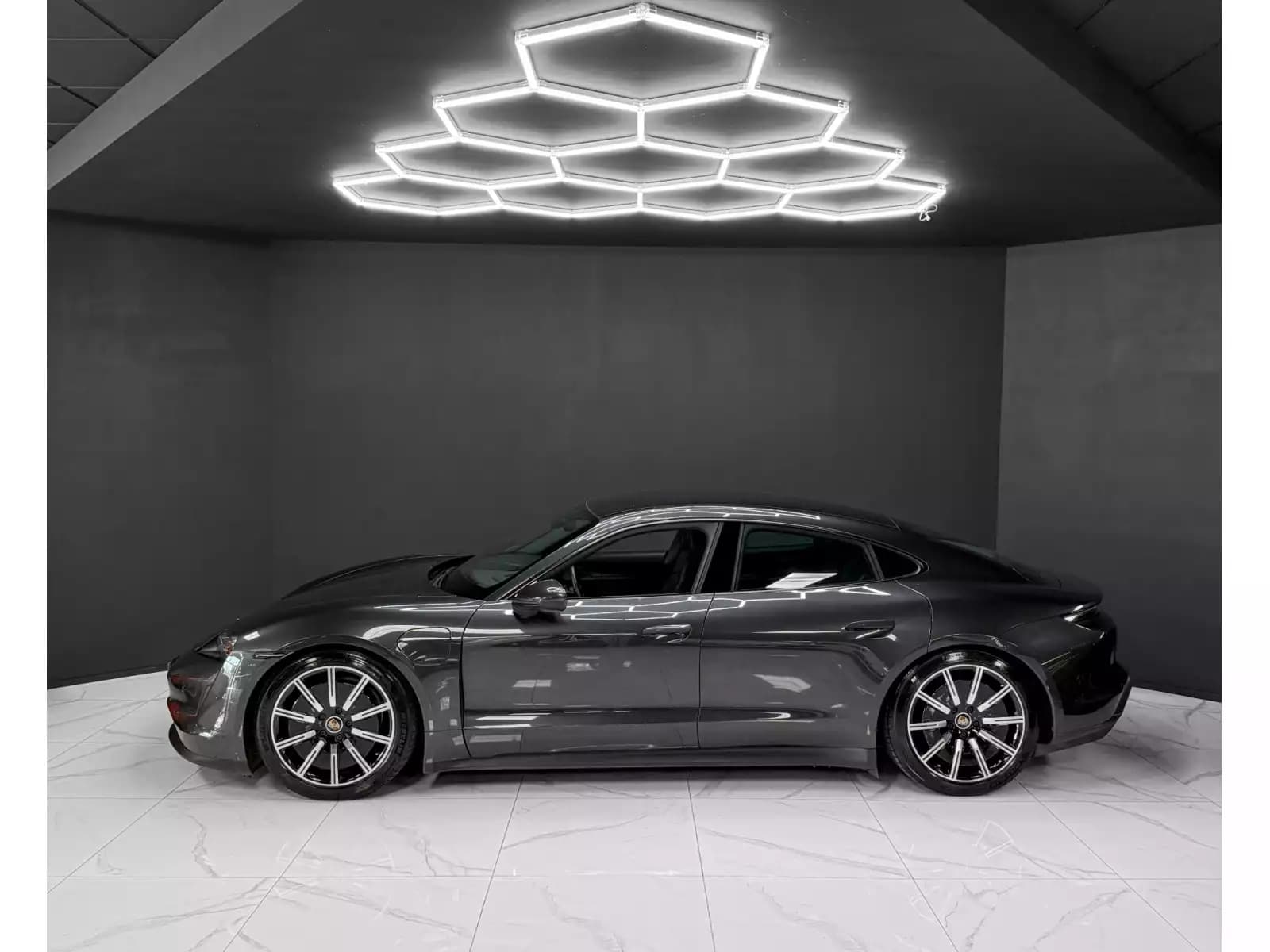 Porsche Taycan PERFORMANCE / PPF / APPROVED / 5-SEATS / BOSE - Photo 1