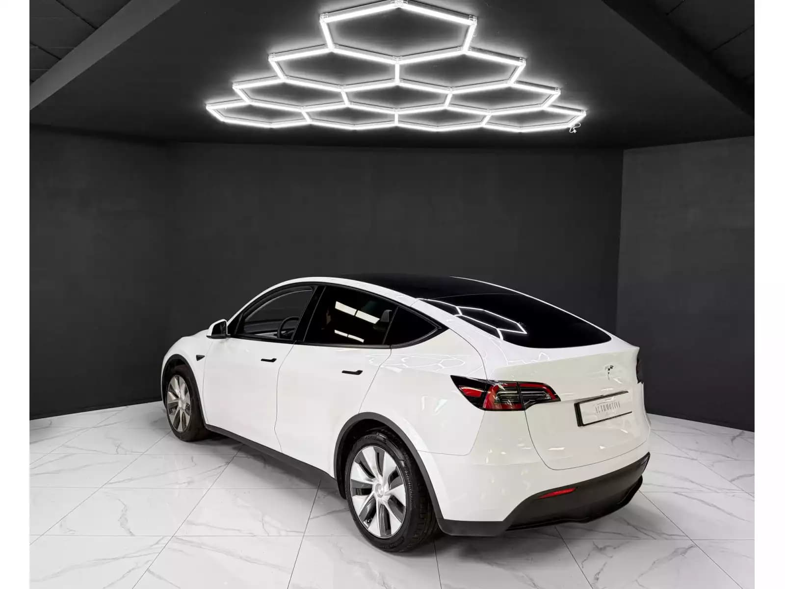 Tesla Model Y RWD - Photo 1