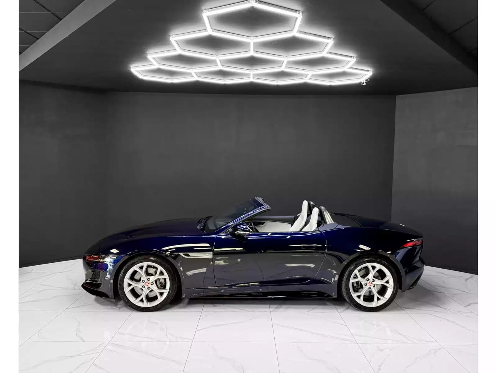 Jaguar F-Type P300 Cabriolet R-Dynamic / Meridian / LED / 1.Hand - Photo 1