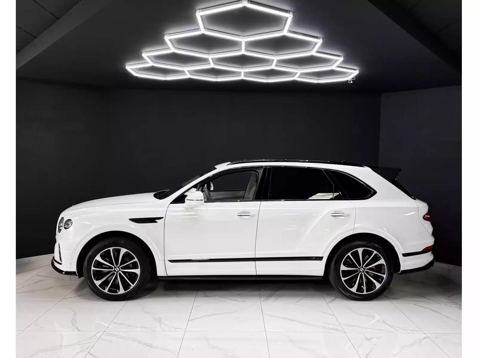 Bentley Bentayga 4.0 V8 S CARBON - Photo 1