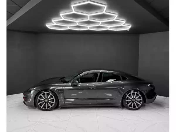 Porsche Taycan PERFORMANCE / PPF / APPROVED / 5-SEATS / BOSE - Photo 2