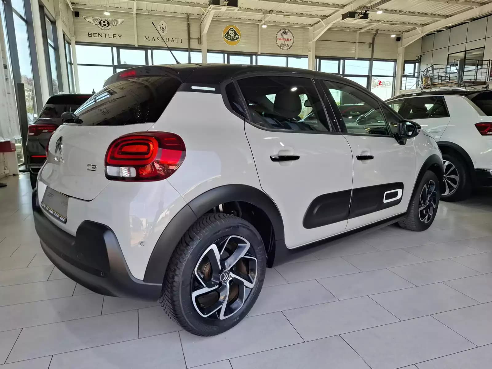 Citroën C3 SHINEPACK 110 B.AUTO, NAVI, CUIR, CARPLAY,LED, CAMERA, 1HAND - Photo 1