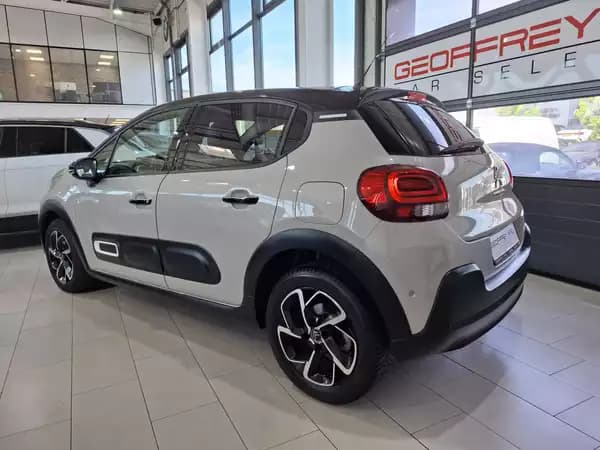 Citroën C3 SHINEPACK 110 B.AUTO, NAVI, CUIR, CARPLAY,LED, CAMERA, 1HAND - Photo 2